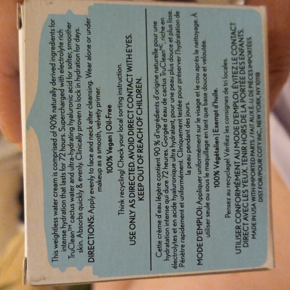 Mosturizer and primer in one featuring cactus water with hyaluronic acid - Picture 10 of 12